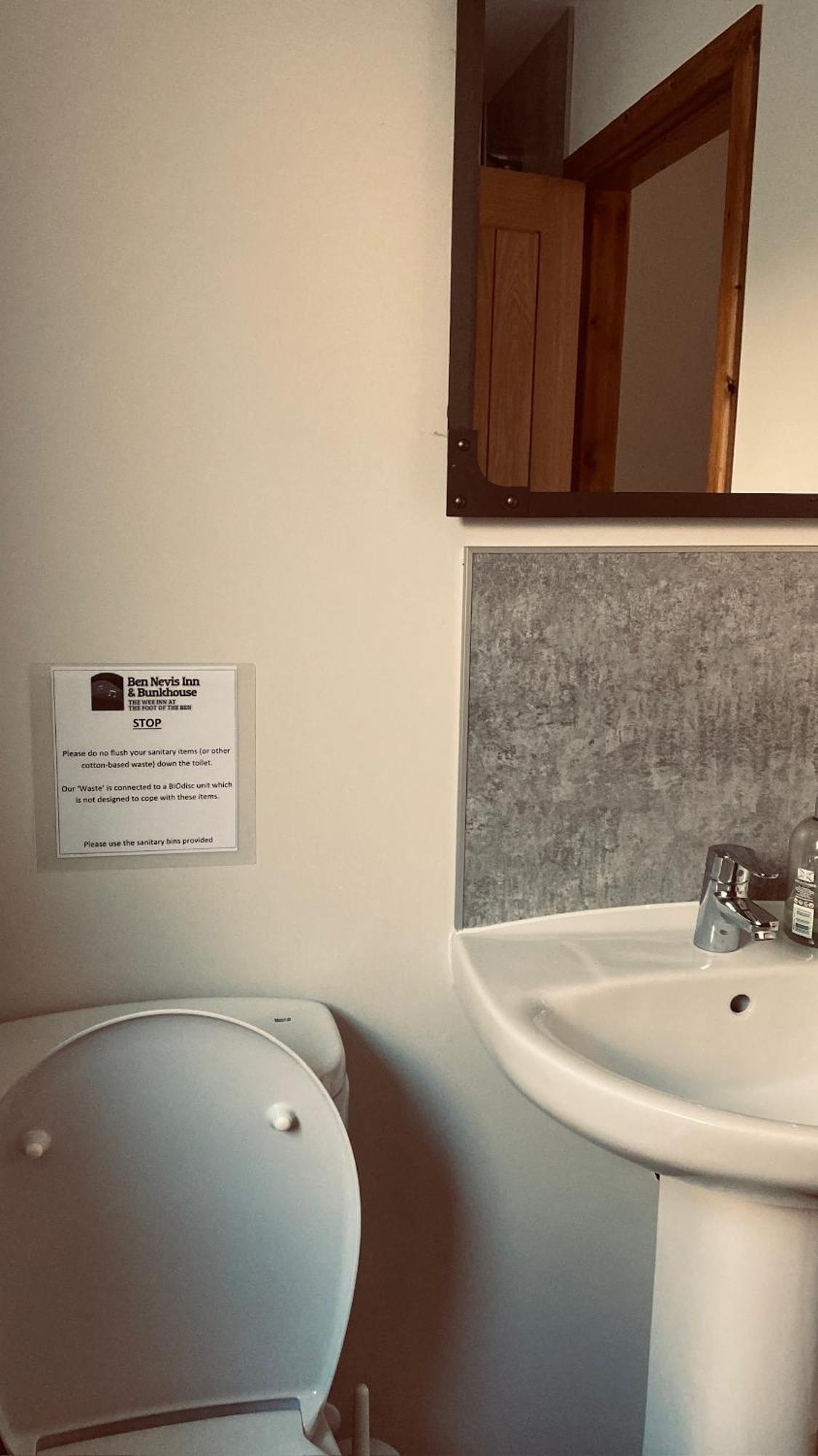 Ben Nevis Inn Rooms Fort William Exteriér fotografie